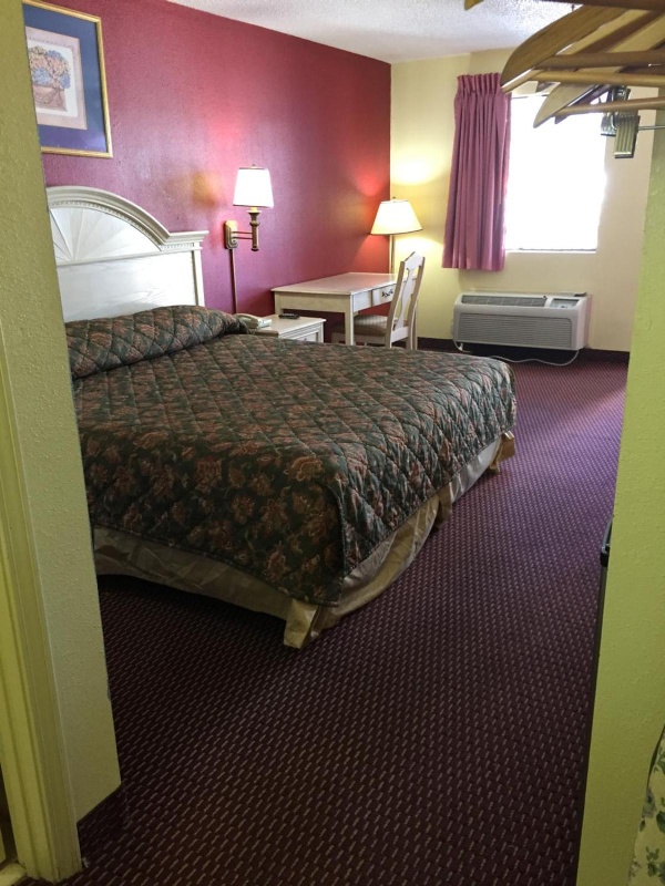 Relax Inn image 11