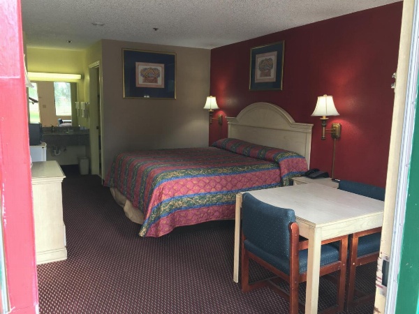 Relax Inn image 8