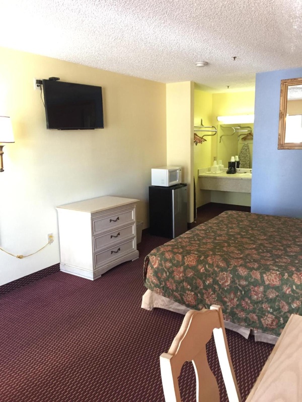 Relax Inn image 9